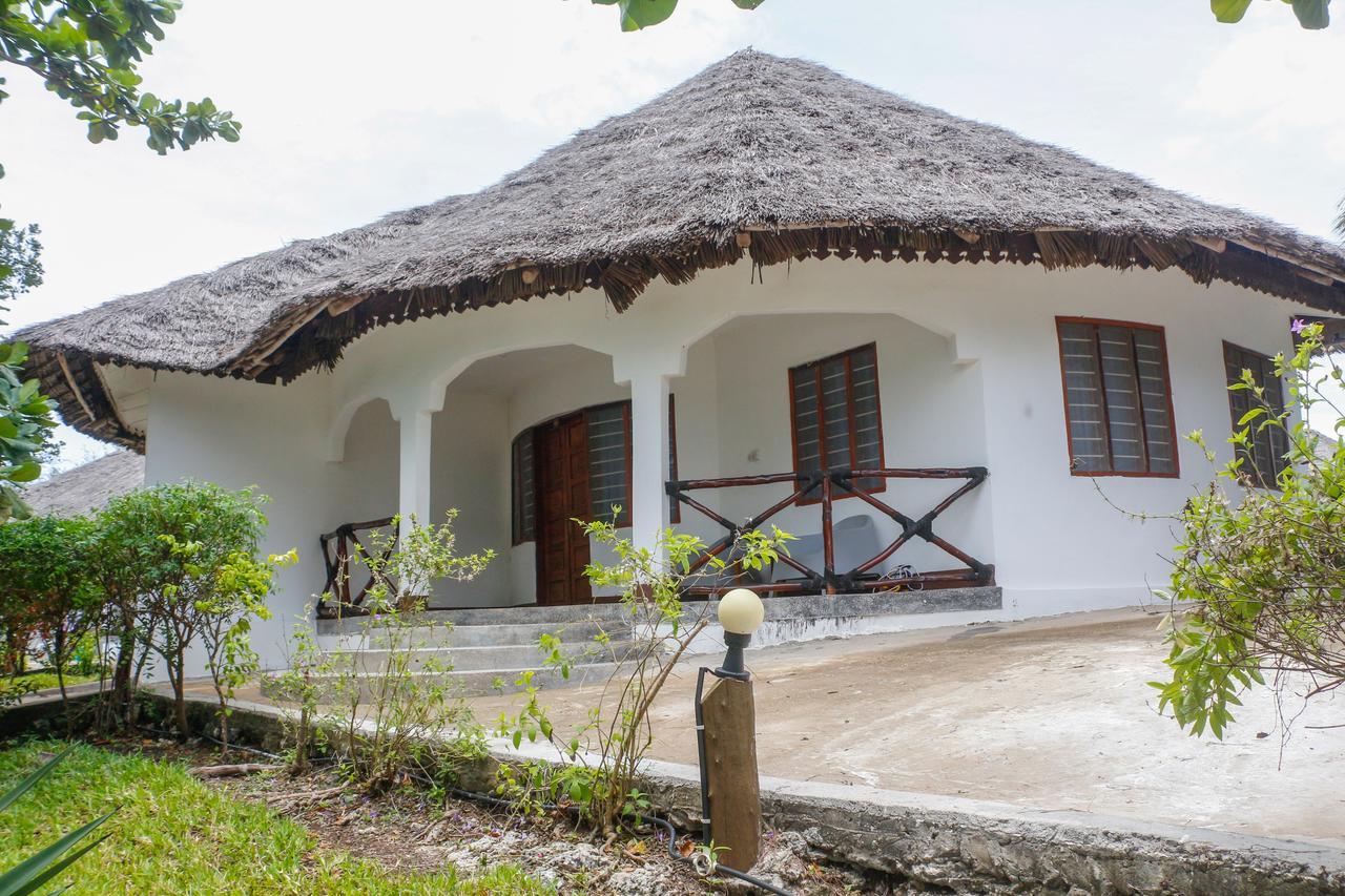 African Sun Sea Beach Resort & Spa Zanzibar Buitenkant foto